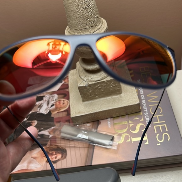 Prada Aviators with case and cloth - Picture 13 of 17